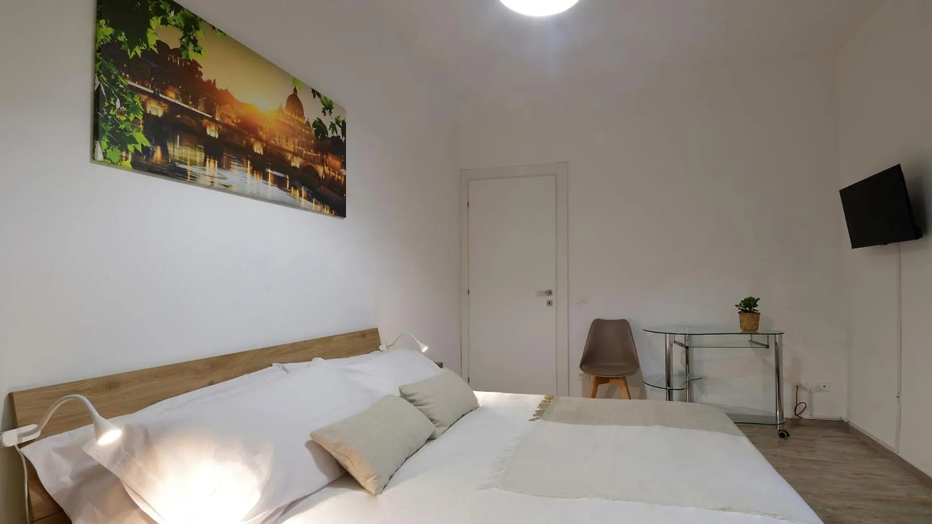 Modern And Cozy Apartment + 2Bdr + Ostiense Rzym 0*,  Włochy