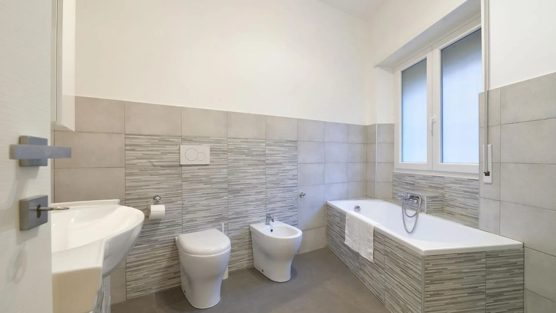 Modern And Cozy Apartment + 2Bdr + Ostiense Rzym Włochy